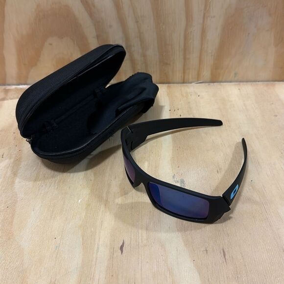 Oakley Men's Gascan Sunglasses Brand New with Case. - Picture 2 of 7